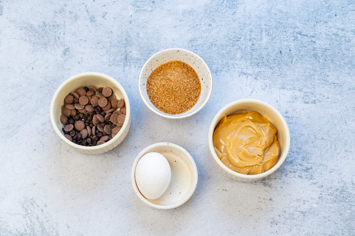 ingredients for cashew butter cookies.