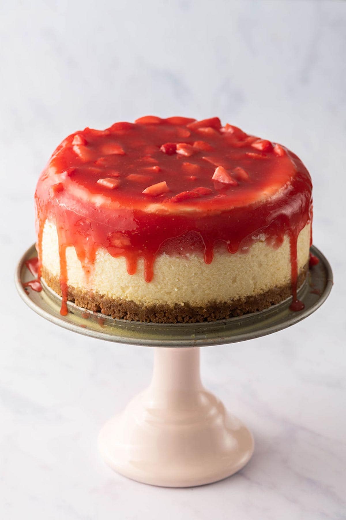 air fryer cheesecake on a cake stand.